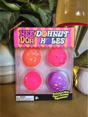 NIB Needoh Dohnut Holes 4-Pack